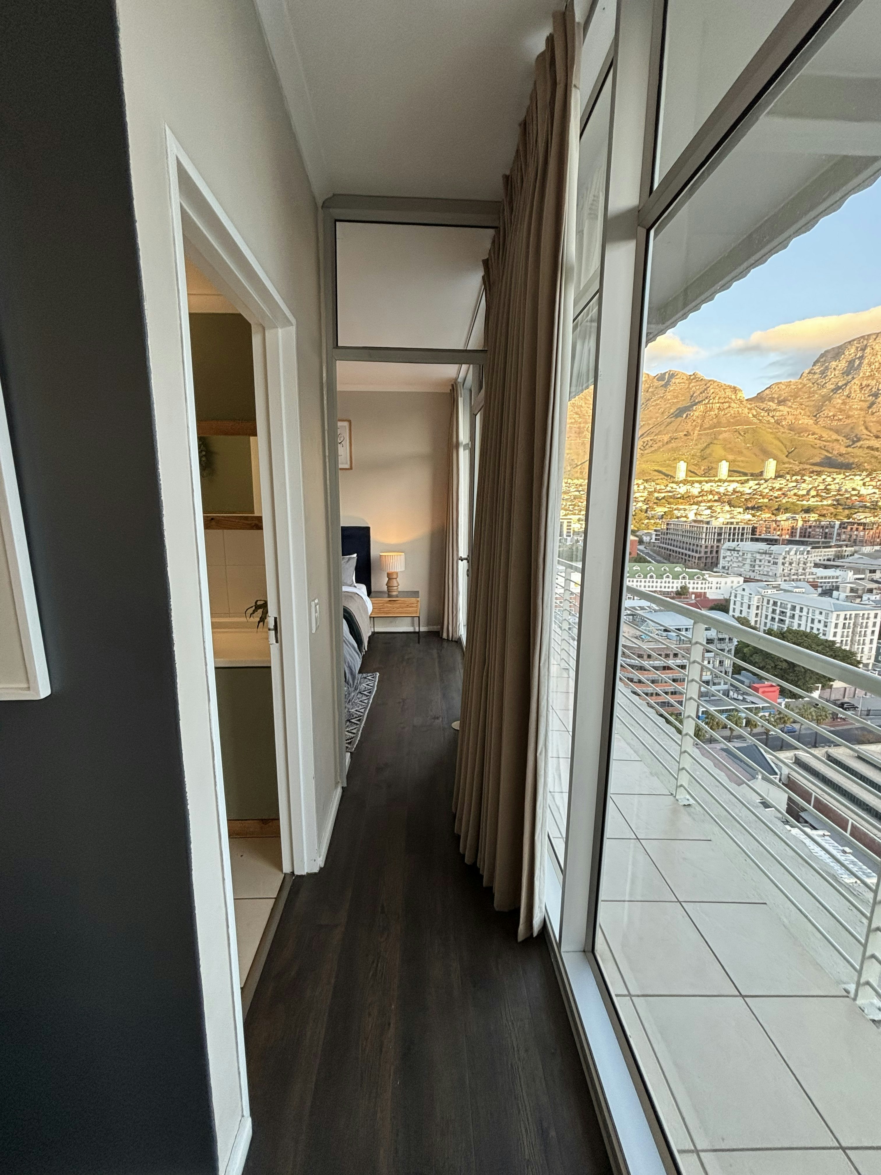 Luxury Top-Floor Retreat image no 49 of 82