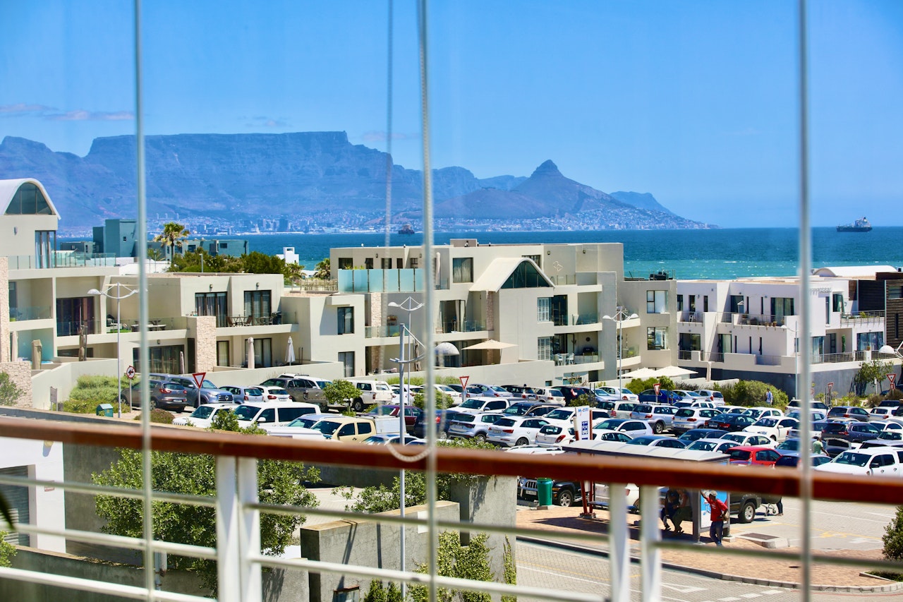 Bloubergstrand Accommodation at  | Viya