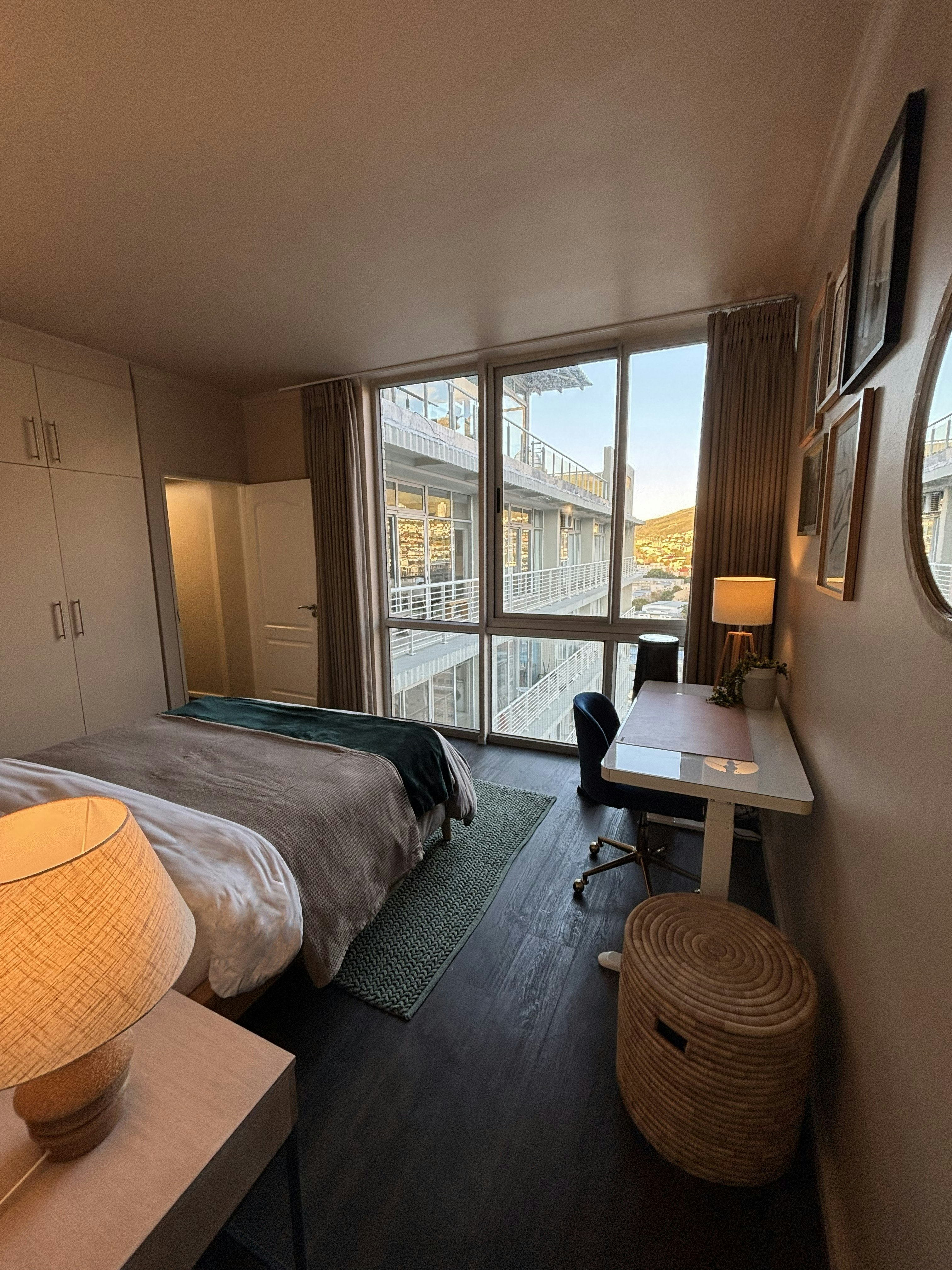 Luxury Top-Floor Retreat image no 37 of 82