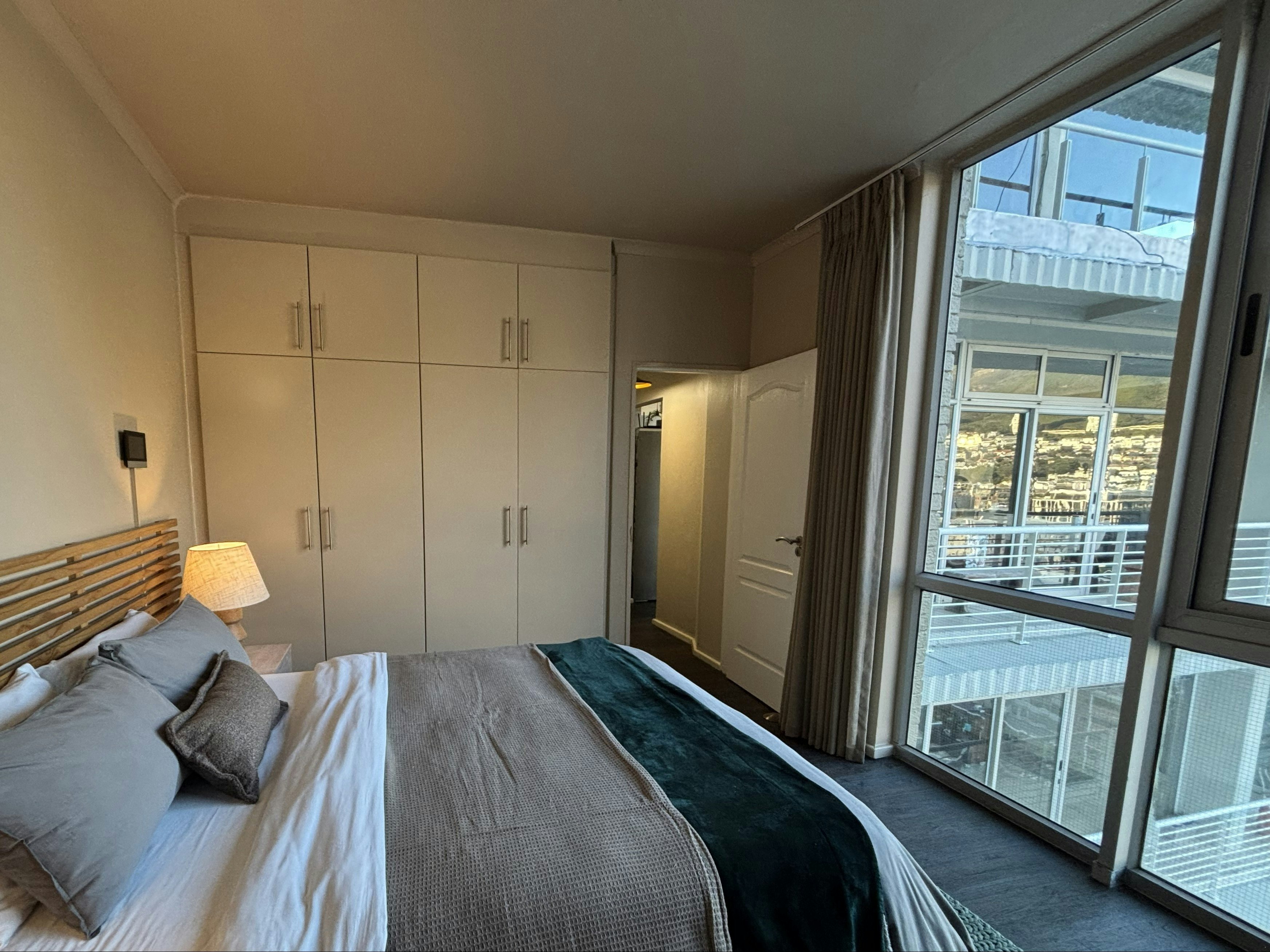 Luxury Top-Floor Retreat image no 34 of 82