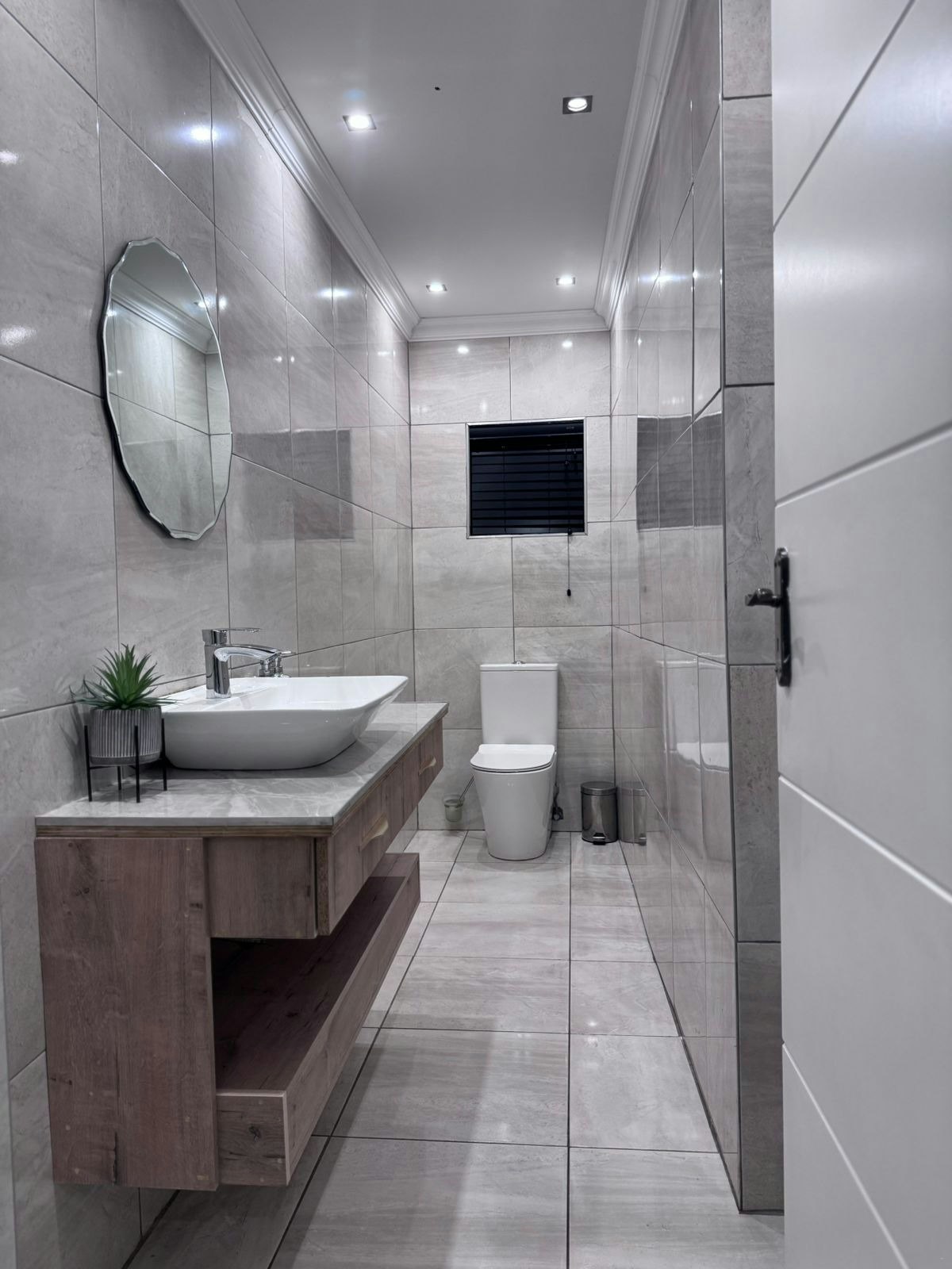 Midlands Luxury Villa image no 16 of 16