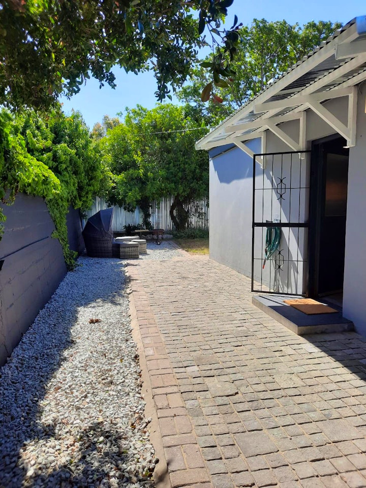 Western Cape Accommodation at 23 Belladonna Cottage | Viya