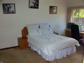 West Rand Accommodation at Palesa Guest House | Viya