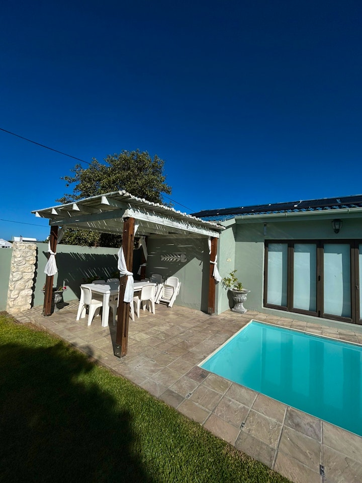 Western Cape Accommodation at Struisbaai Beach House | Viya