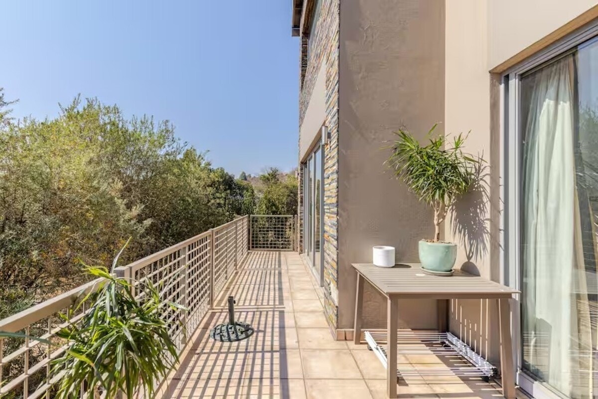 Eastbridge Off Kloof image no 2 of 40