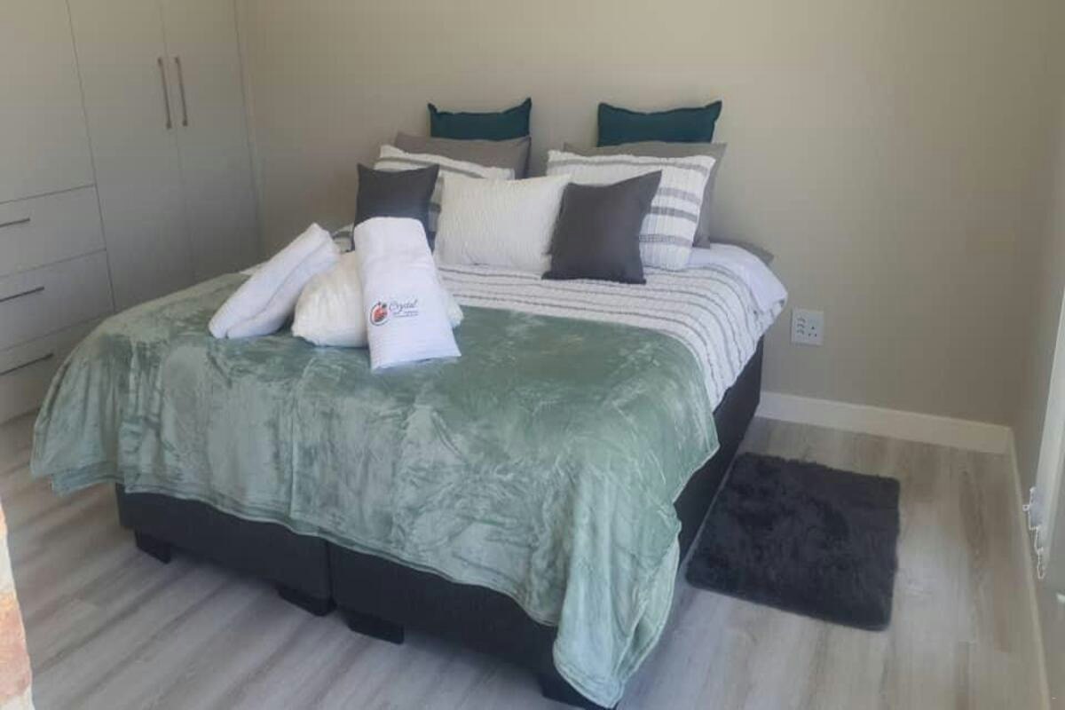 Crystal Self Catering 3 Bedroom Villa image no 13 of 16