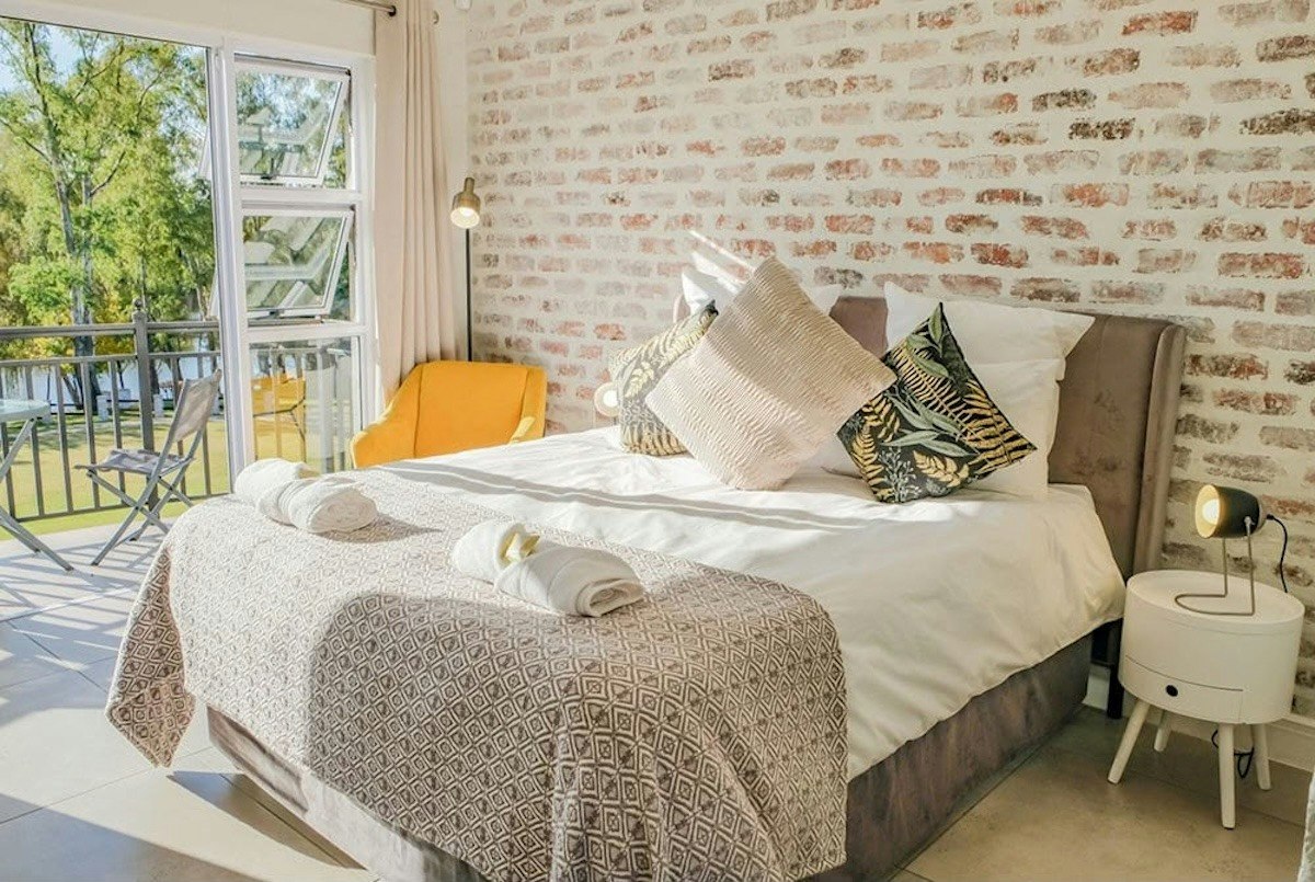 1110 Cote De Val Boutique Apartment image no 1 of 27