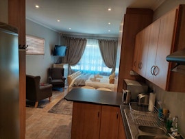 Cape Town Accommodation at African Aviator - Graphite Luxury Self-Catering Accommodation | Viya