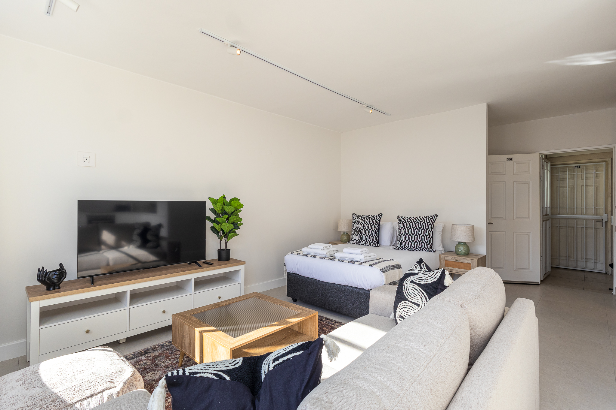 Bright City Studio in the Heart of Cape Town image no 10 of 17