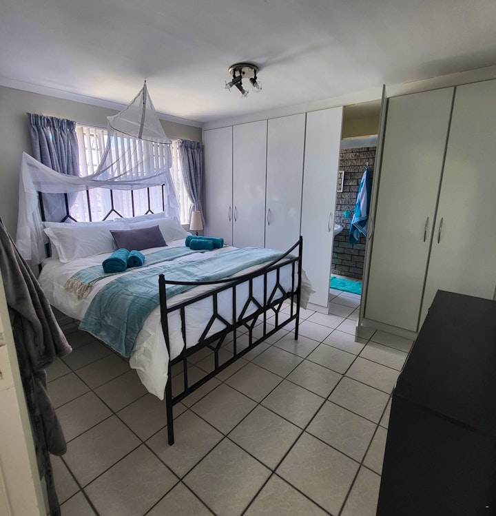 Cape Town Accommodation at Apple's Apartment 6B | Viya