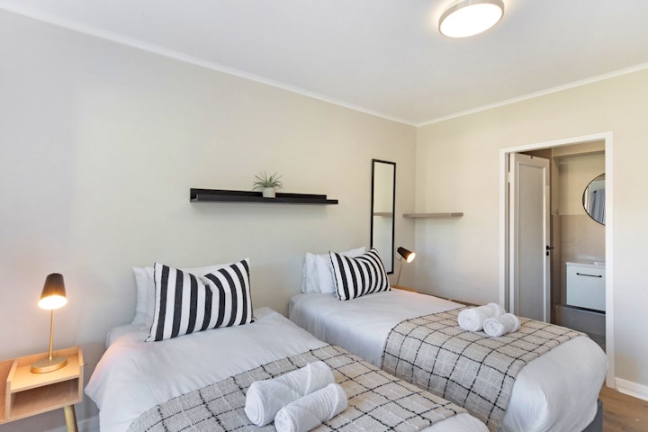 Cape Town Accommodation at Mayfair Luxury 212 | Viya