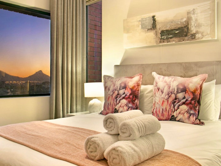 Cape Town Accommodation at Manhattan 1003 | Viya