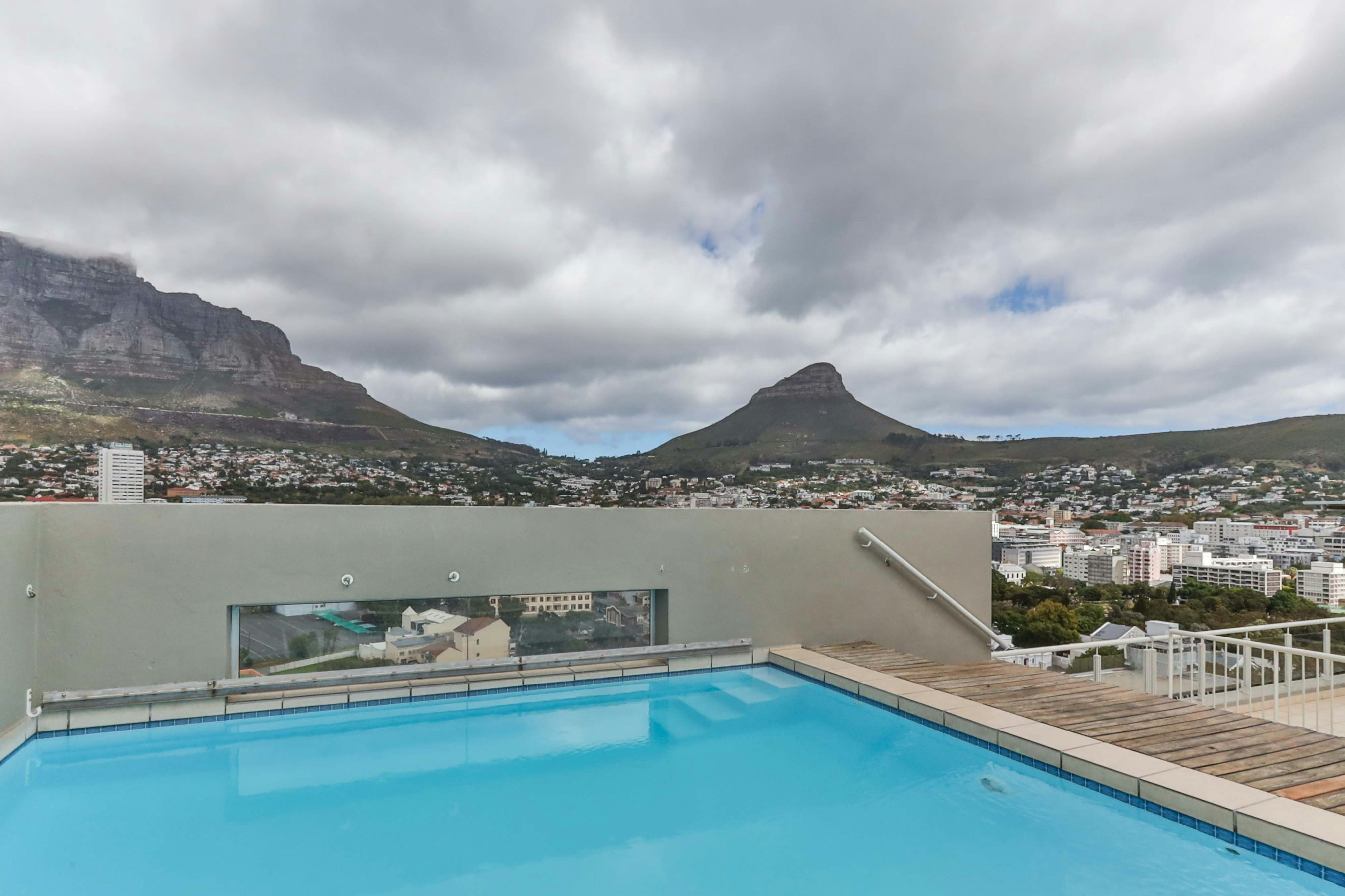 Luxury Top-Floor Retreat image no 5 of 82