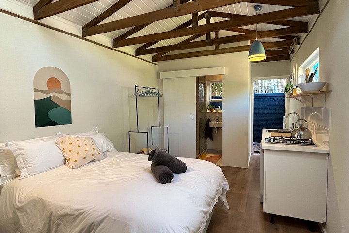 Cape Town Accommodation at The Sunbird Cabin | Viya