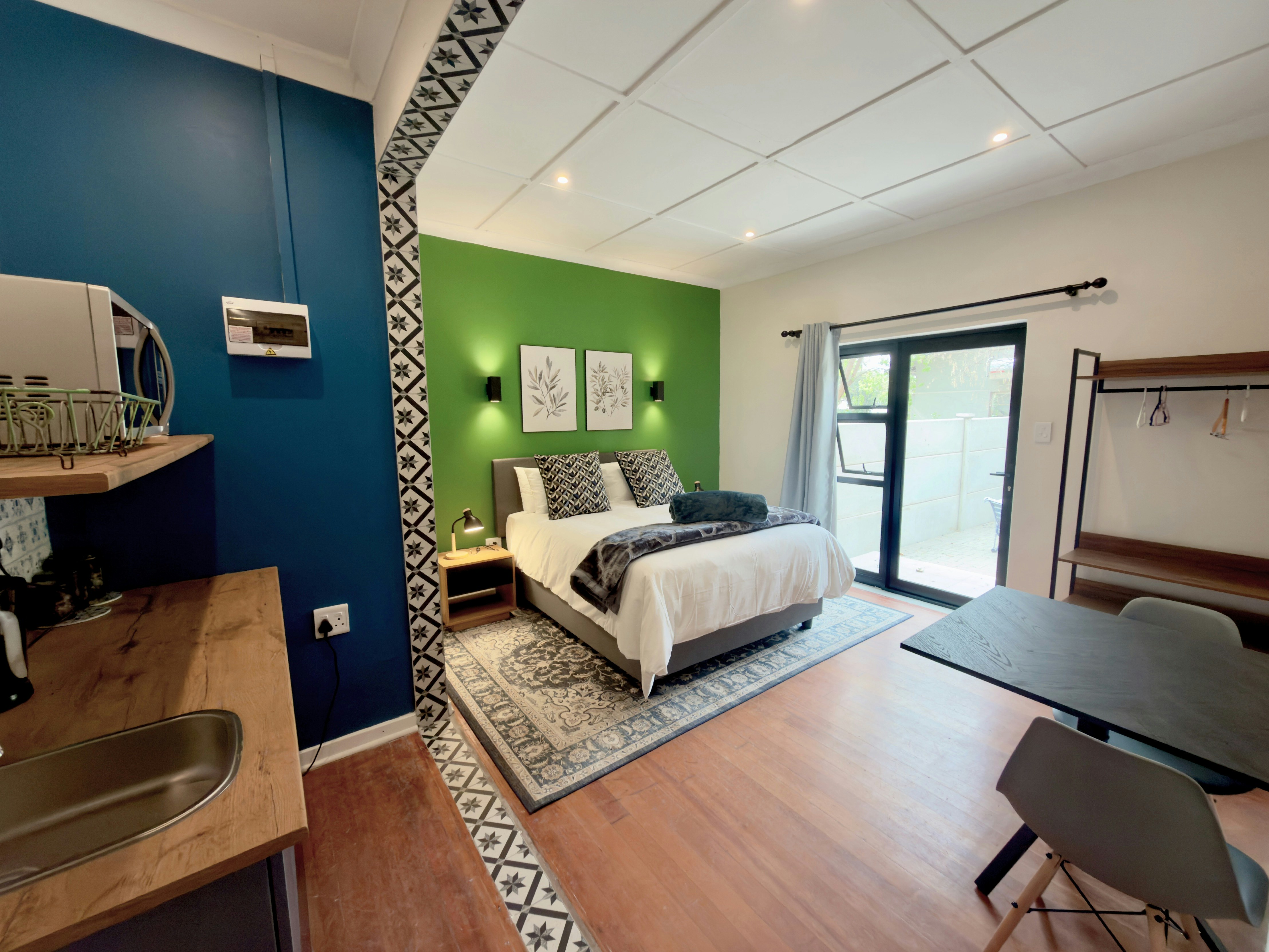 Amberaine Guest Lodge image no 1 of 18