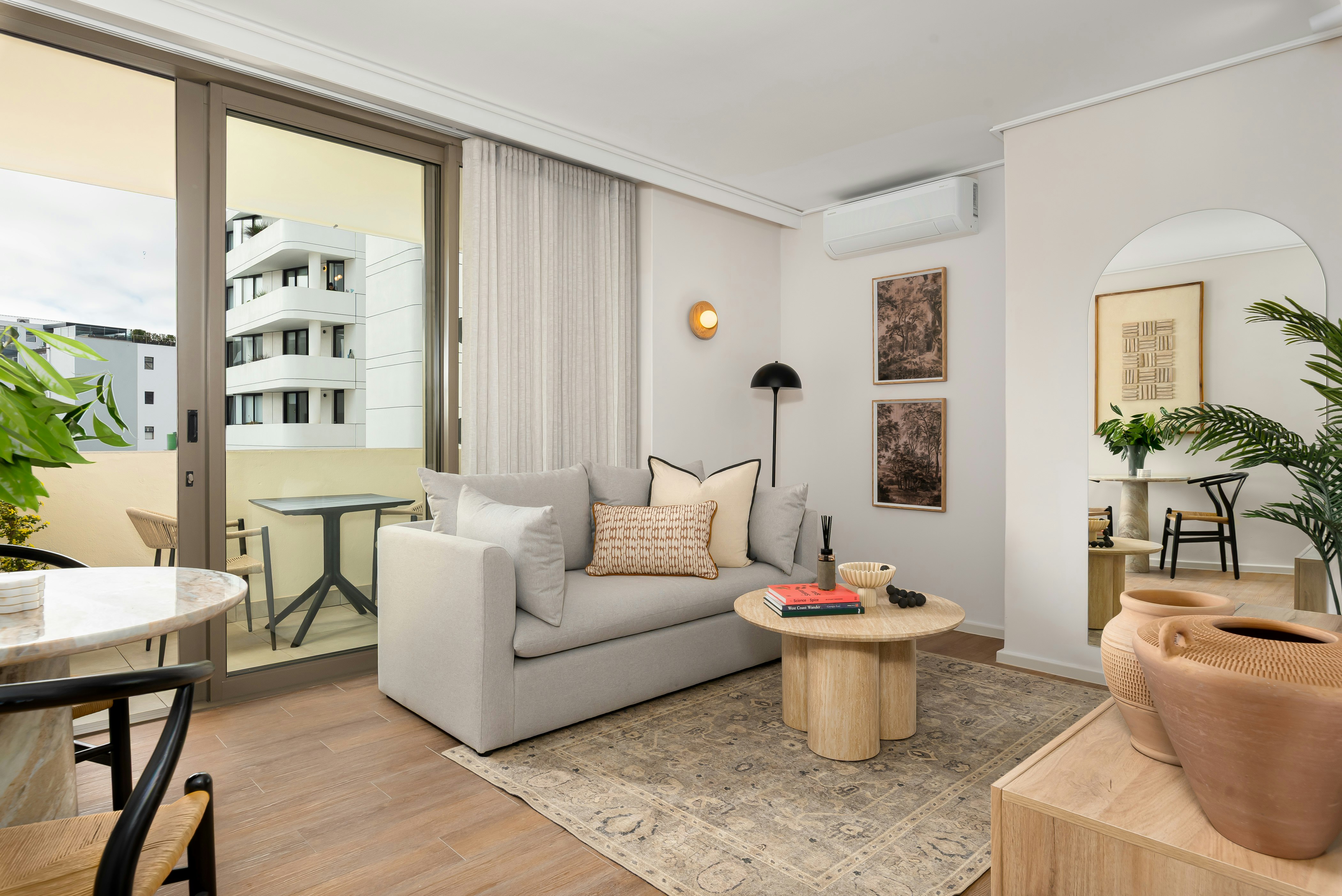 Dolce Vita Stylish Sea Point Retreat image no 1 of 15