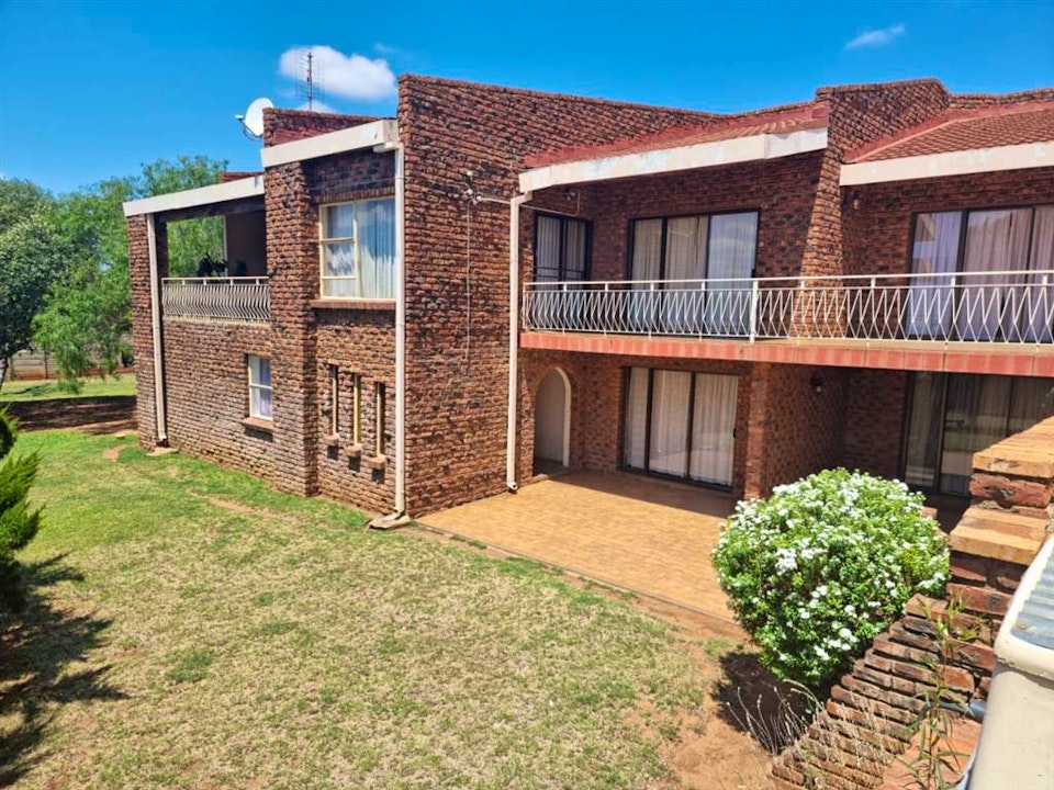 Between Zeerust/Gaborone Accommodation at  | Viya