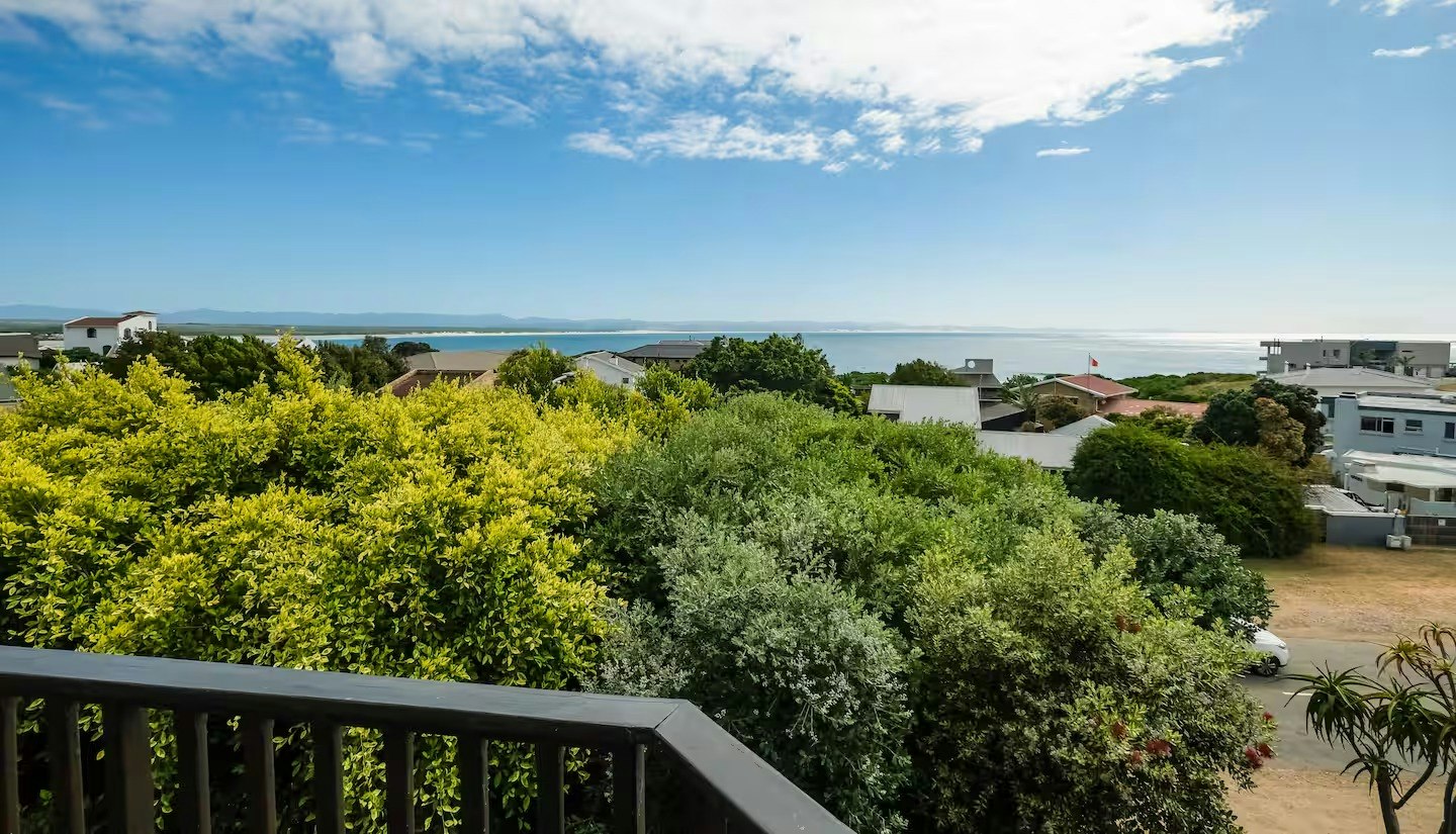 J-Bay Holiday Home image no 40 of 43