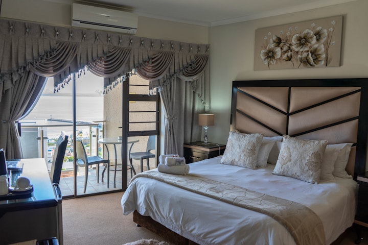 Mossel Bay Accommodation at Bar-t-nique Guest House | Viya