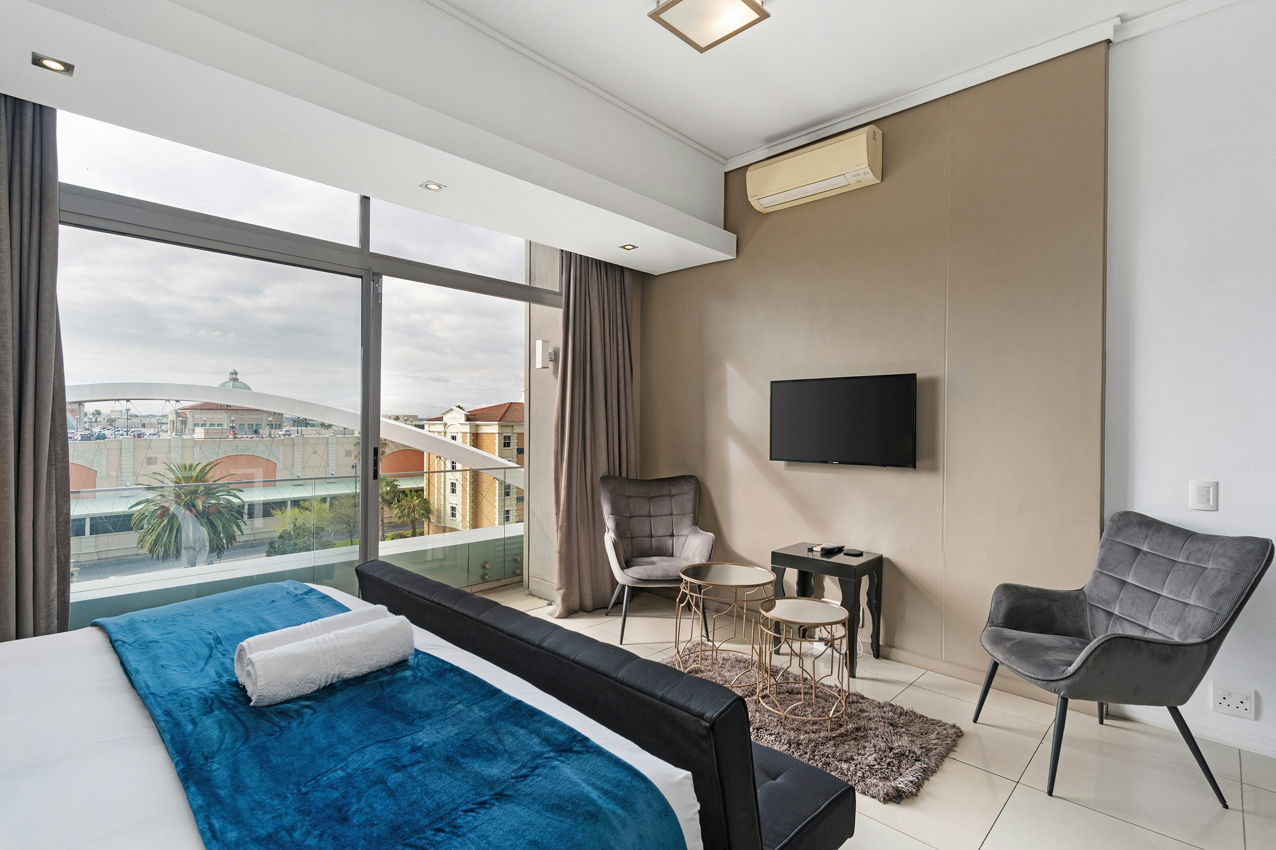 Luxury Stay Crystal Towers image no 8 of 17