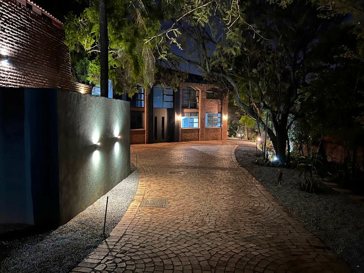 Pretoria Accommodation at Willow Tree Private Garden Suite | Viya