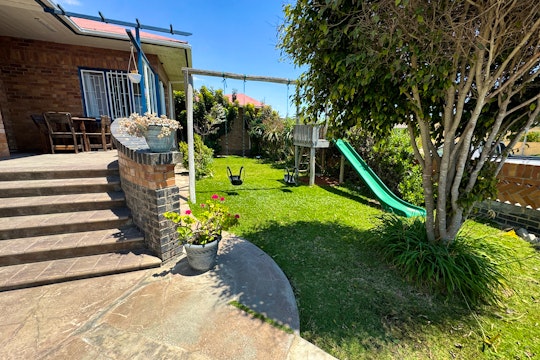 Twelve First Avenue Holiday Home