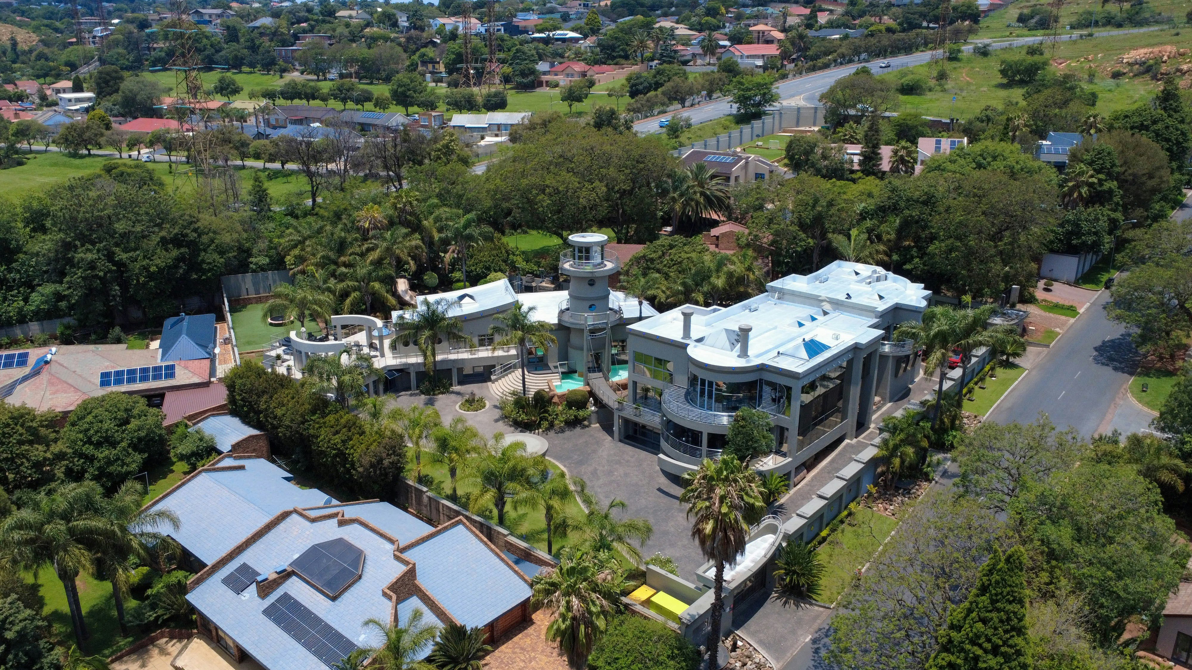 Silva Villa image no 1 of 33