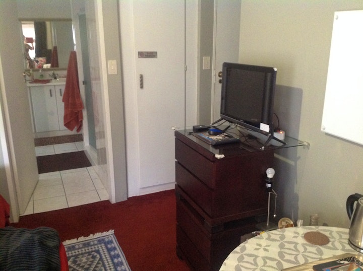 Midrand Accommodation at De Lone Hill Guesthouse | Viya