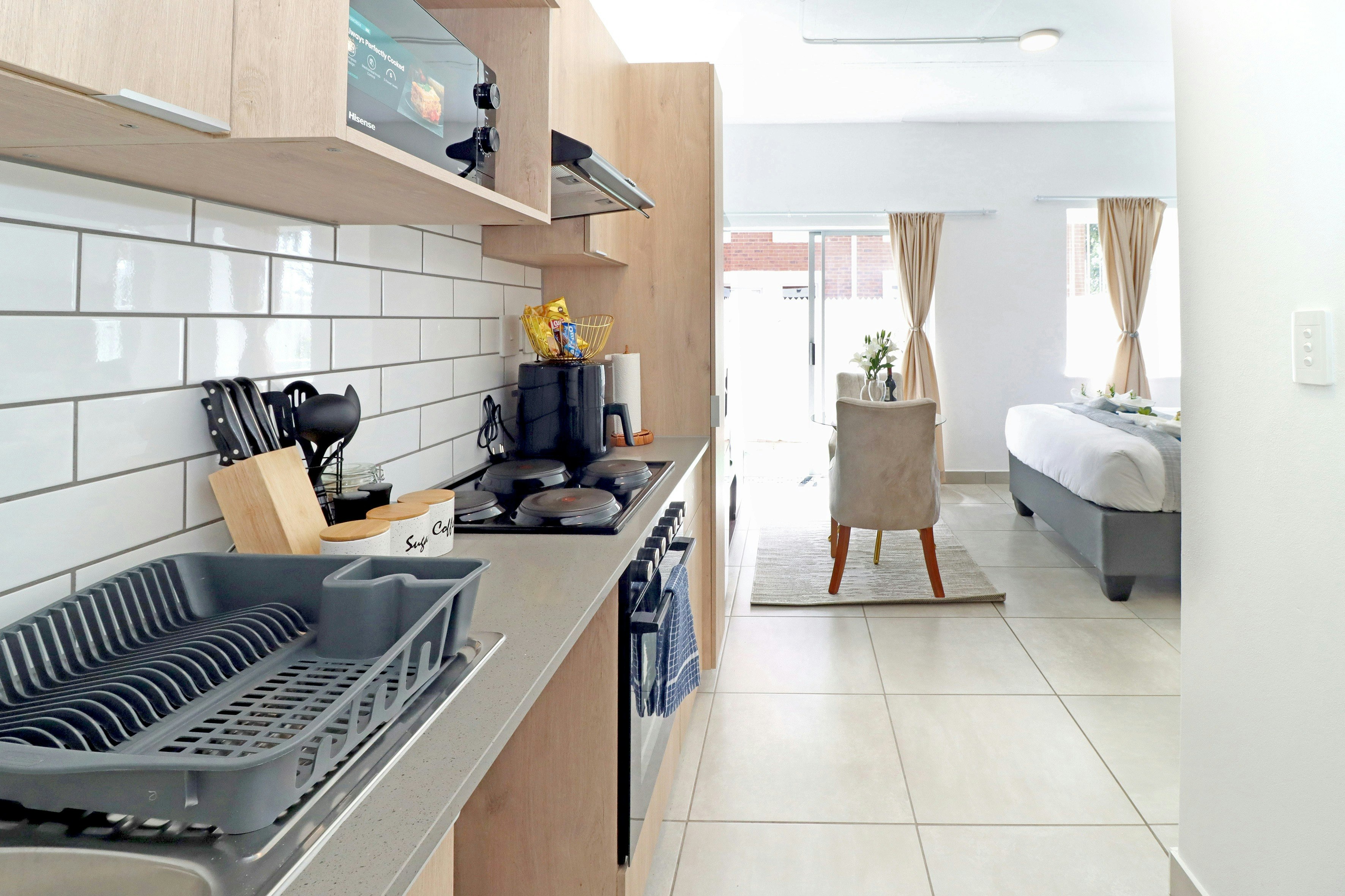 Elegant Studio in Illovo image no 12 of 38