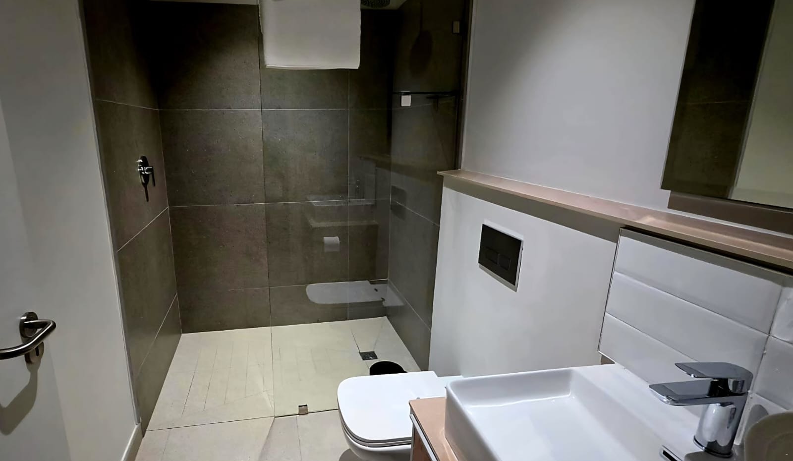 102 Burleigh Self-Catering Unit image no 22 of 25