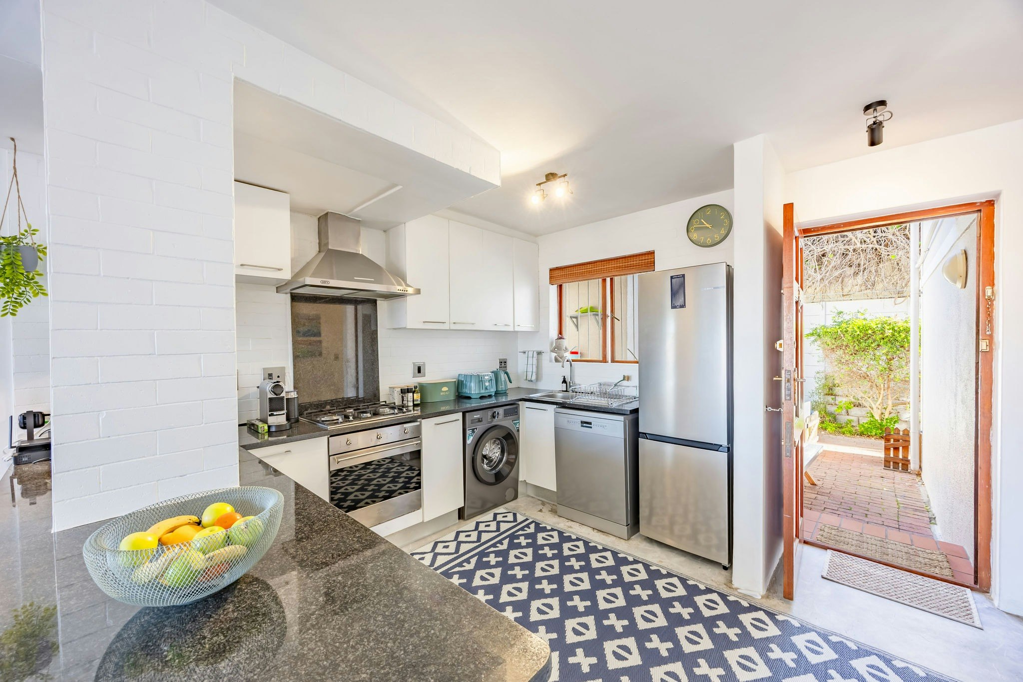 Kalk Coastal Apartment image no 23 of 40