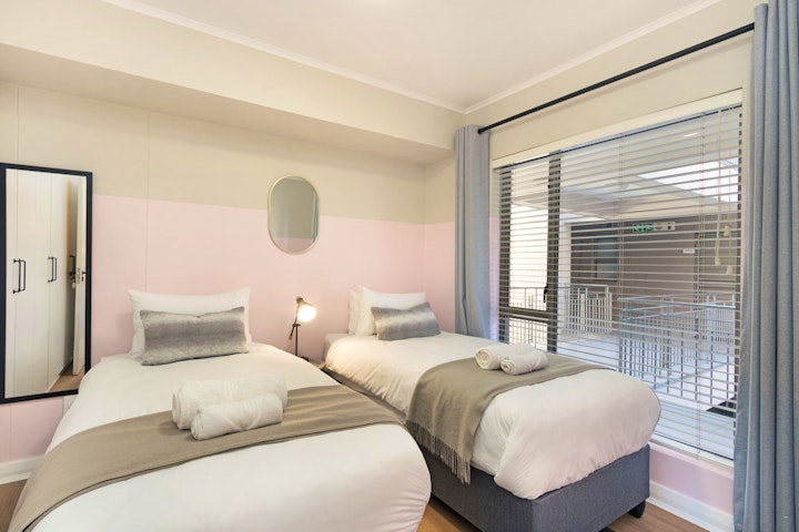 Cape Town Accommodation at Mayfair Luxury 212 | Viya