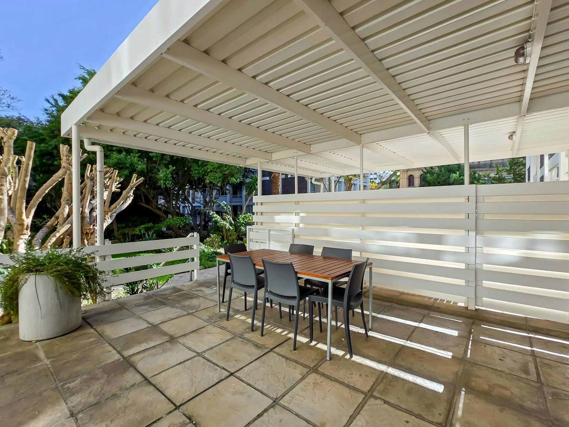 St Martini Gardens Patio Apartment image no 3 of 41