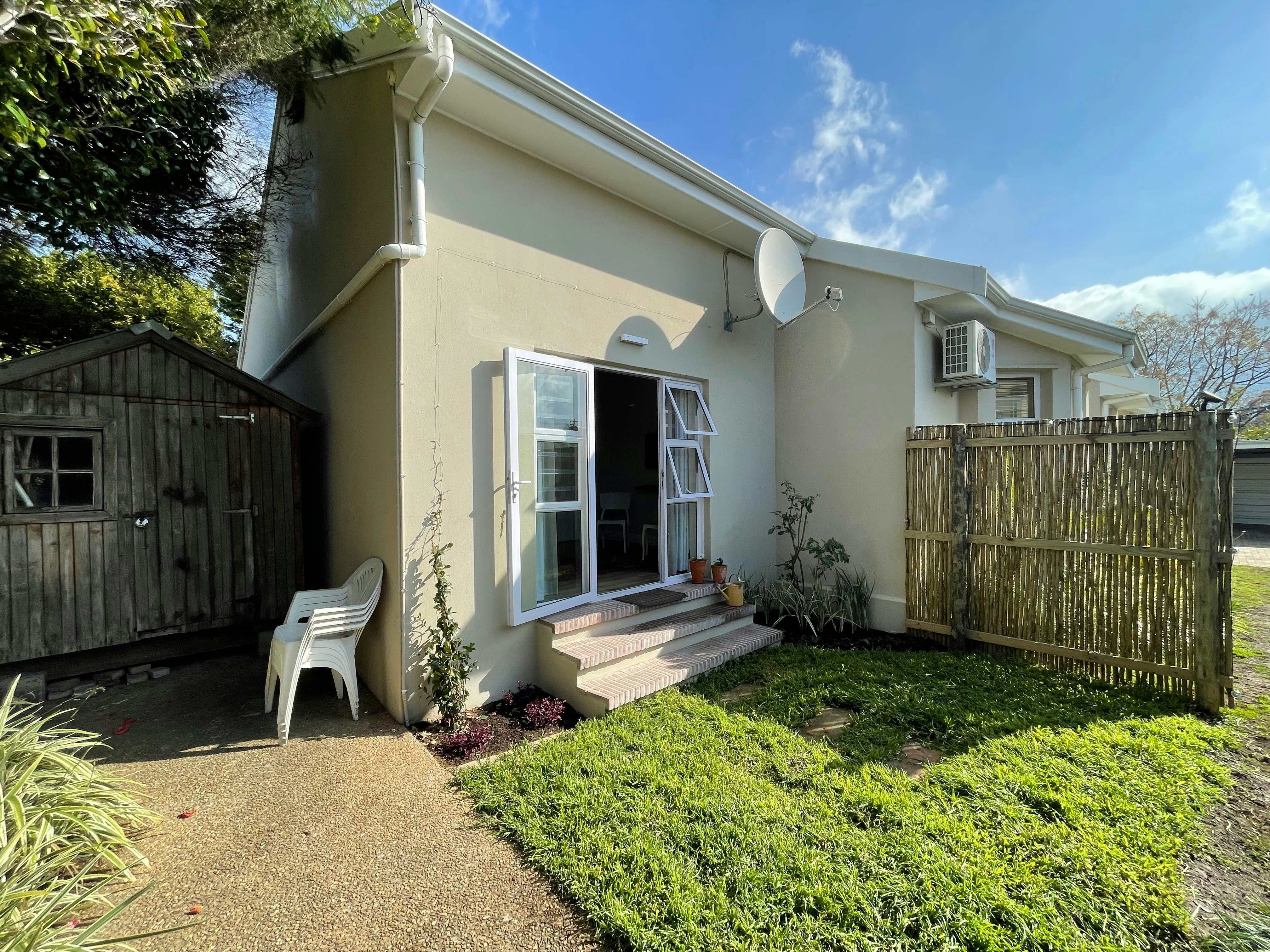 Elegant Garden Cottage in Upper Claremont image no 2 of 17