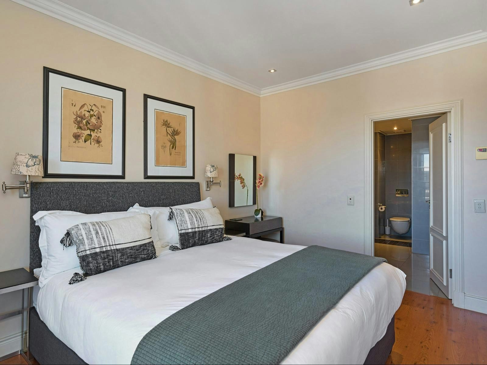 Cape Royale Apartment 802 image no 19 of 21