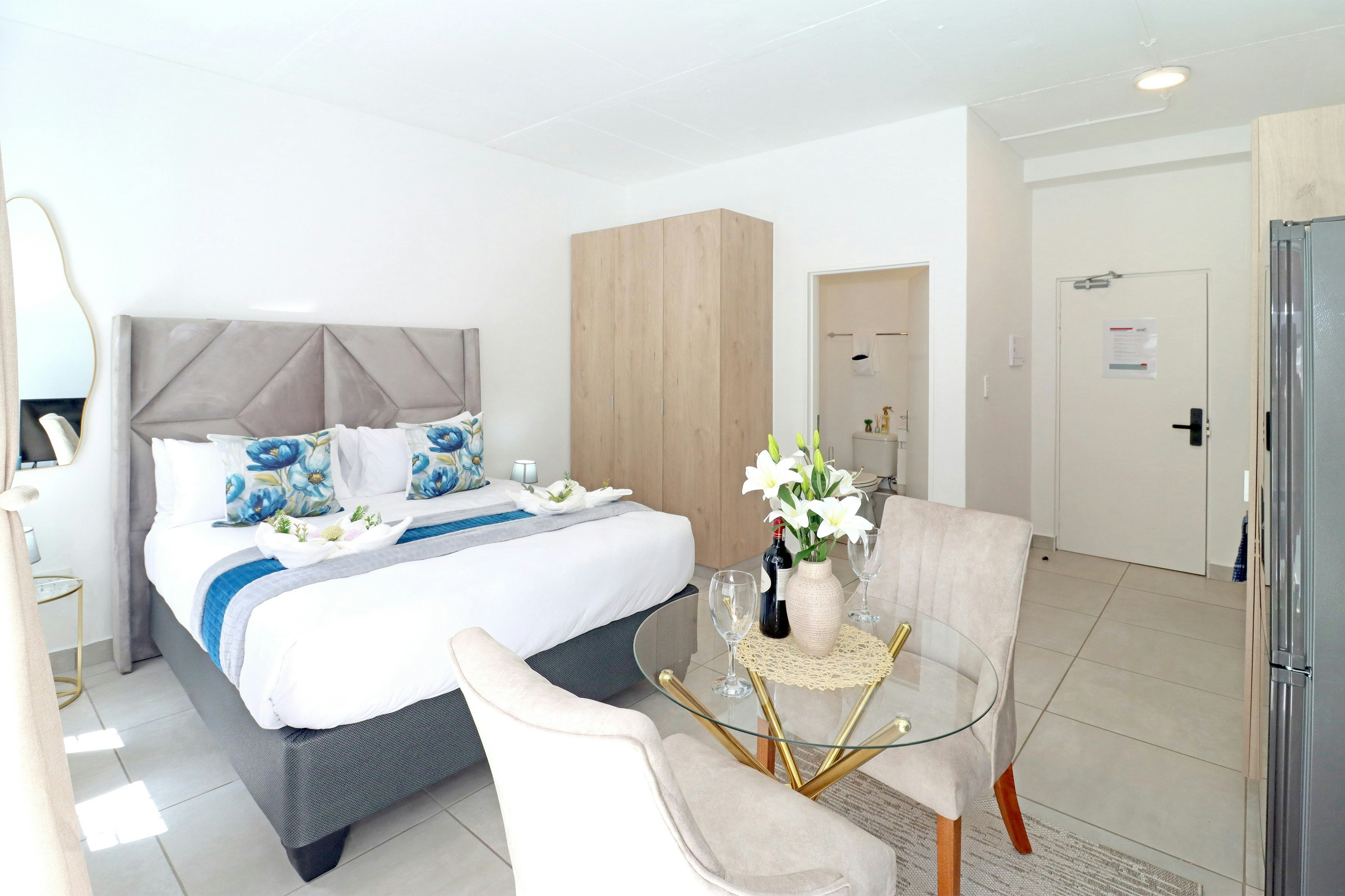 Elegant Studio in Illovo image no 9 of 38