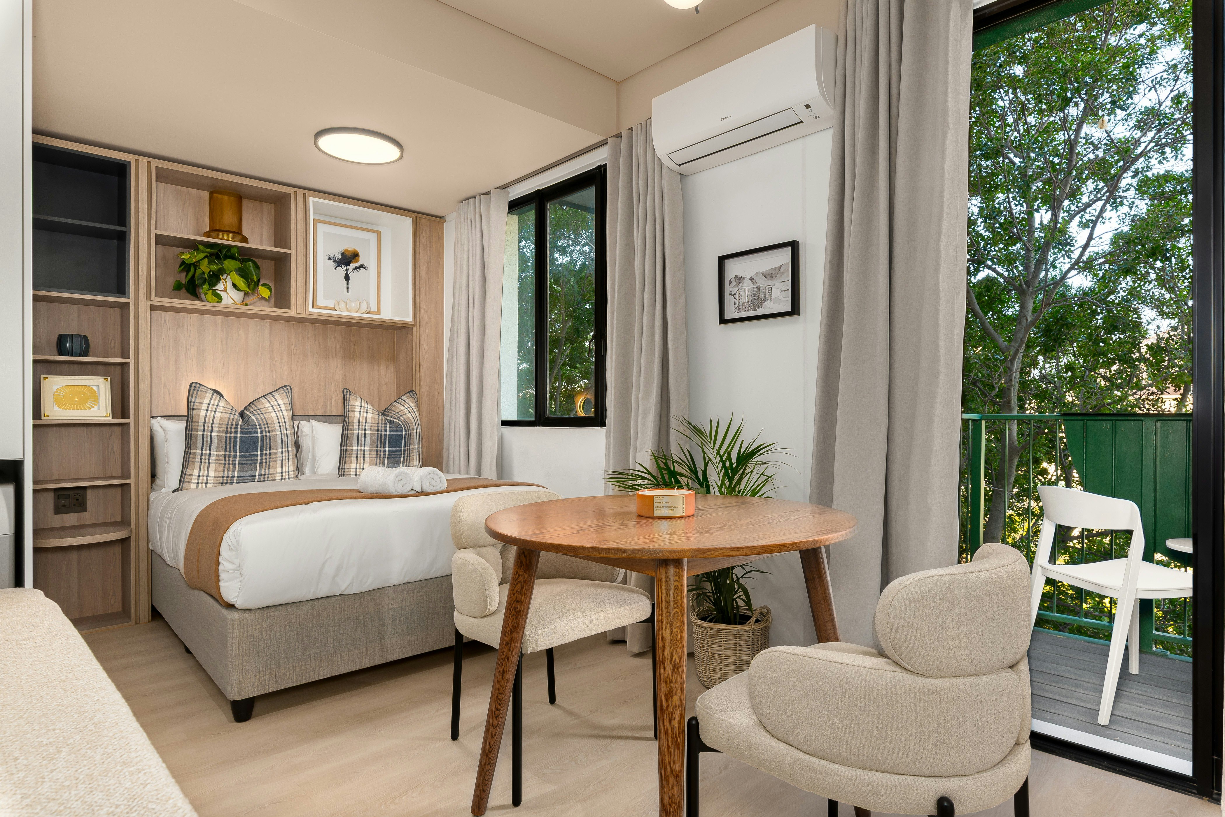 TenOnV | Designer Studio with Table Mountain Views image no 6 of 13