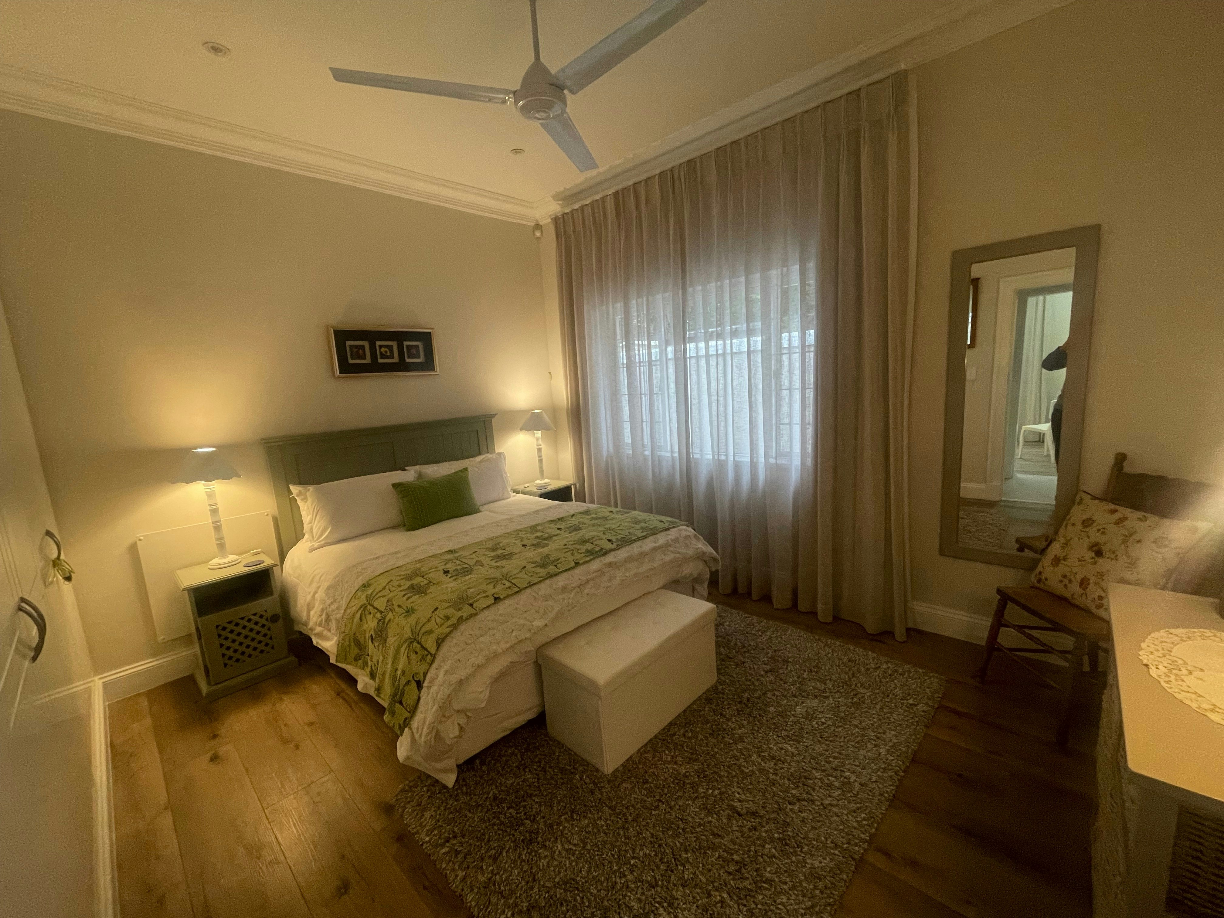 Elegant Garden Cottage in Upper Claremont image no 4 of 17