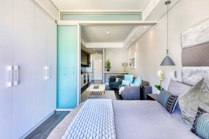 Cape Town Accommodation at Elegant Mountain View Apartment 810 | Viya