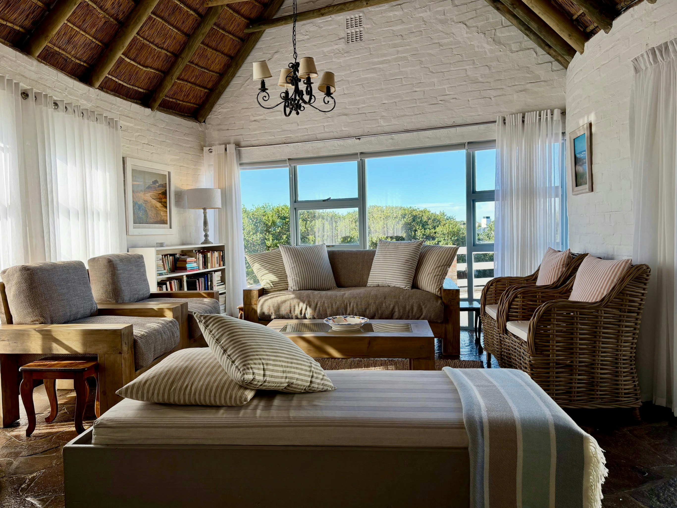 Stilbaai Family Holiday Home image no 7 of 21