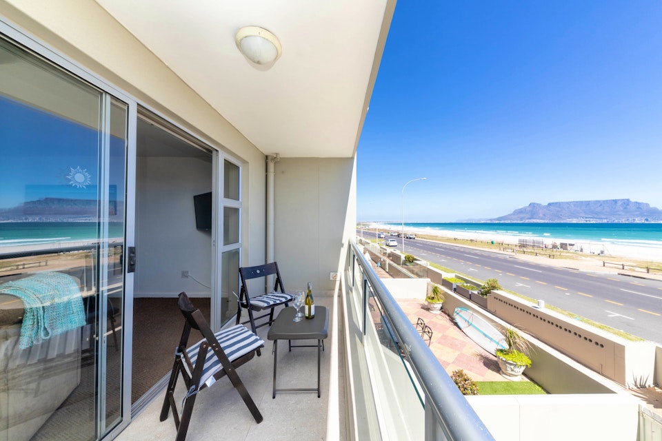 Bloubergstrand Accommodation at  | Viya