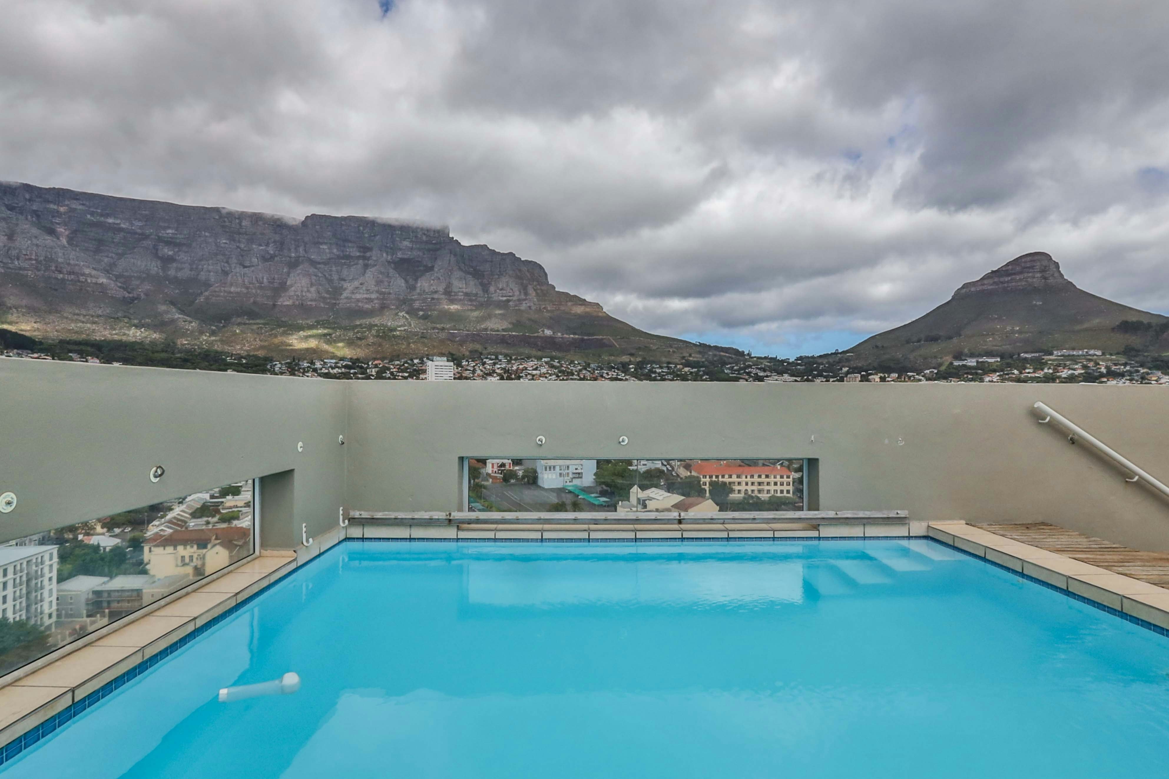 Luxury Top-Floor Retreat image no 67 of 82