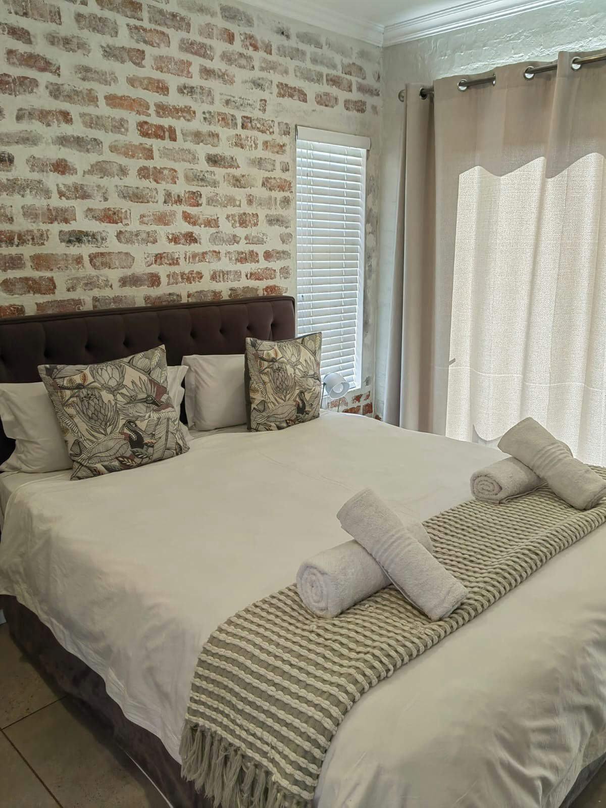 1110 Cote De Val Boutique Apartment image no 20 of 27