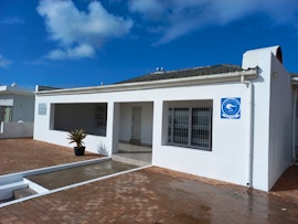 West Coast Accommodation at Lazy Days Apartments: Lamberts Bay - 84 Voortrekker | Viya