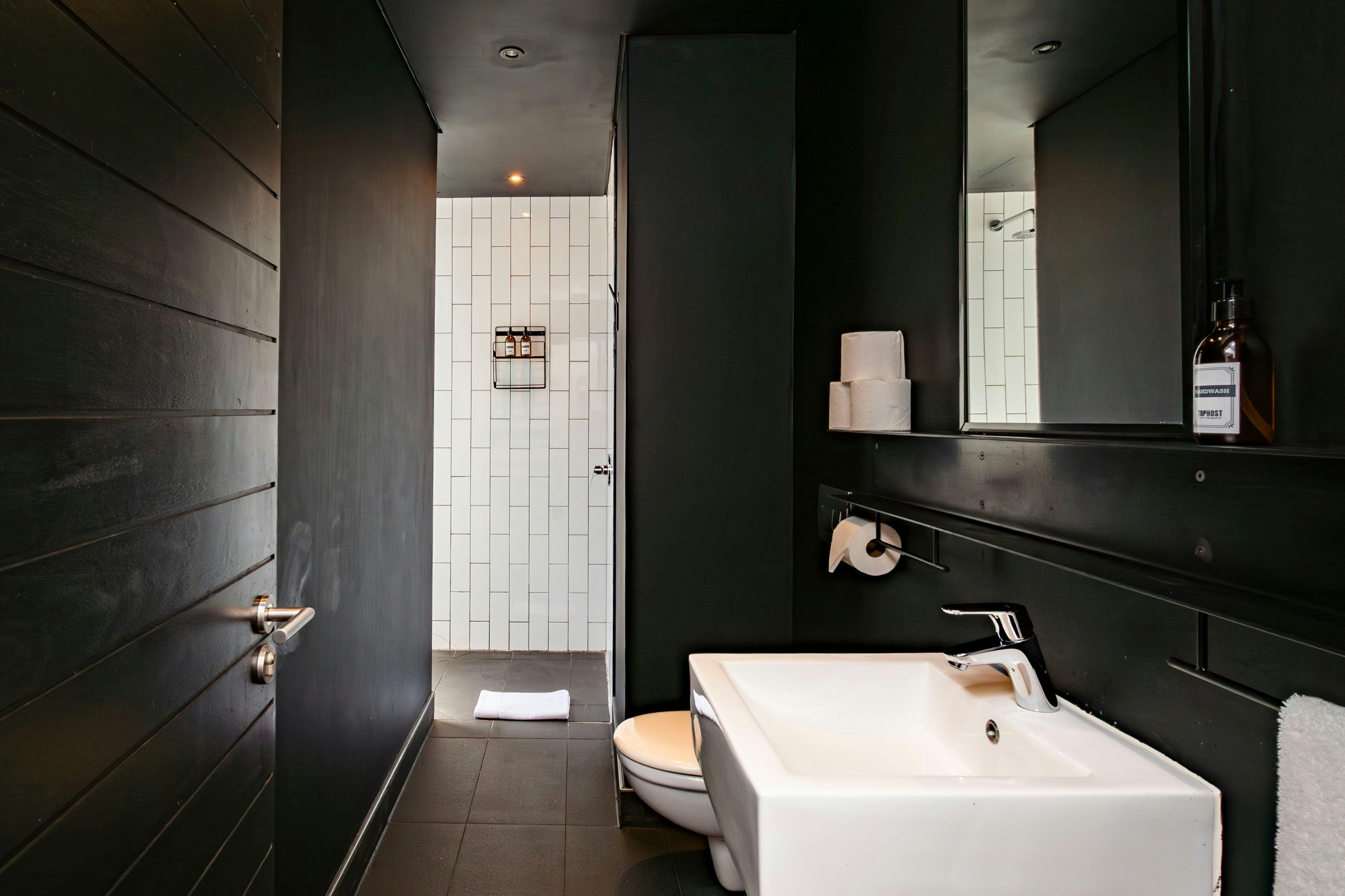 WEX 1 City Living | Modern 2-Bedroom image no 13 of 18