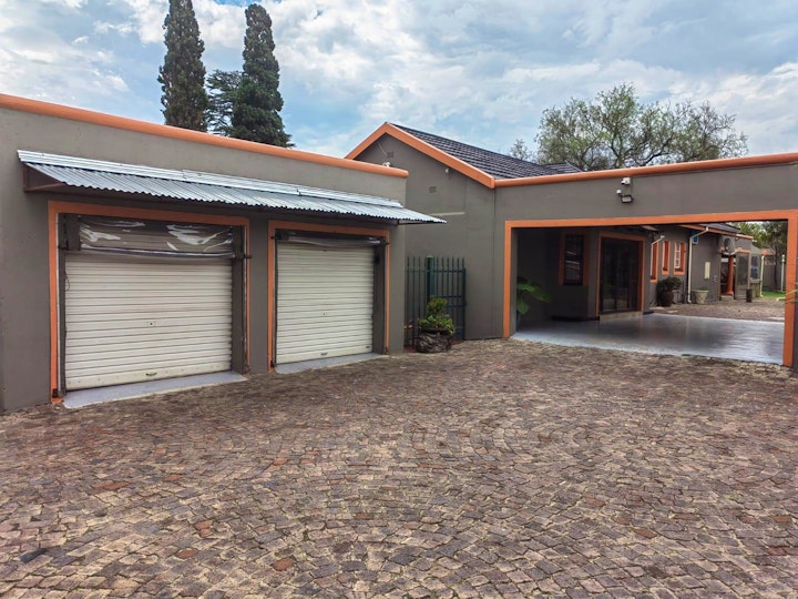 Johannesburg Accommodation at Sibahlenomhlambi Guest House | Viya
