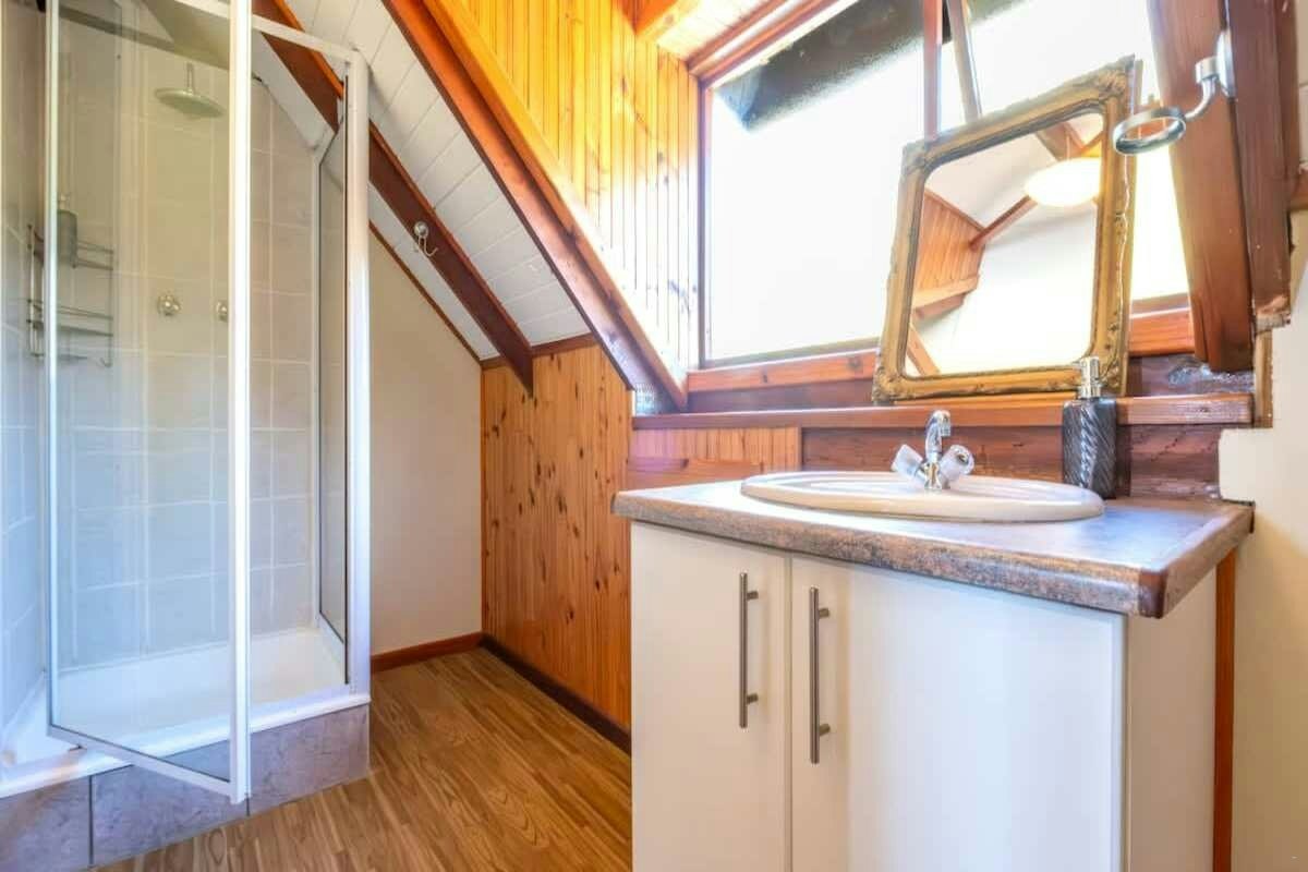 Wilderness Heights Cabin image no 37 of 45