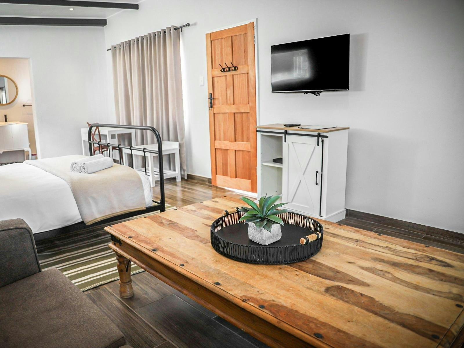 Modern Farm Stays 4 Swart Street image no 2 of 8