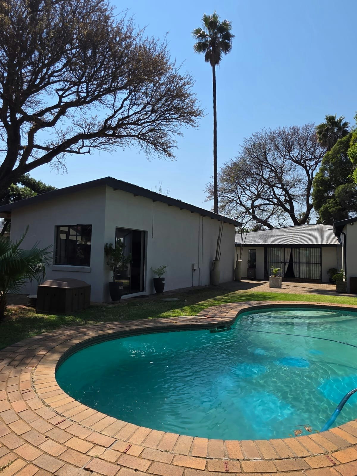 Poolside Cottage image no 14 of 16