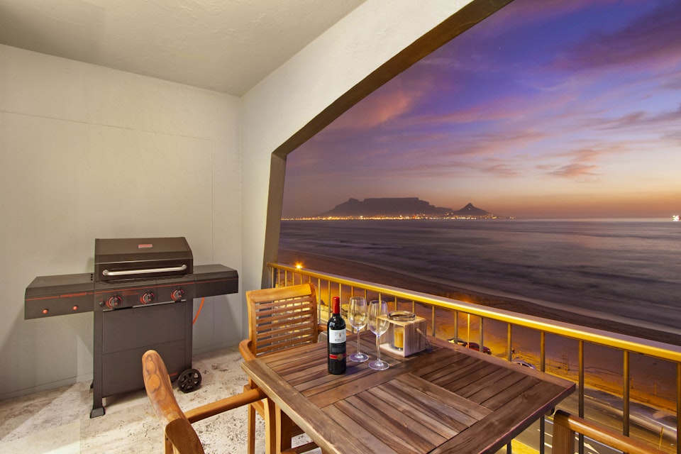 Bloubergstrand Accommodation at  | Viya